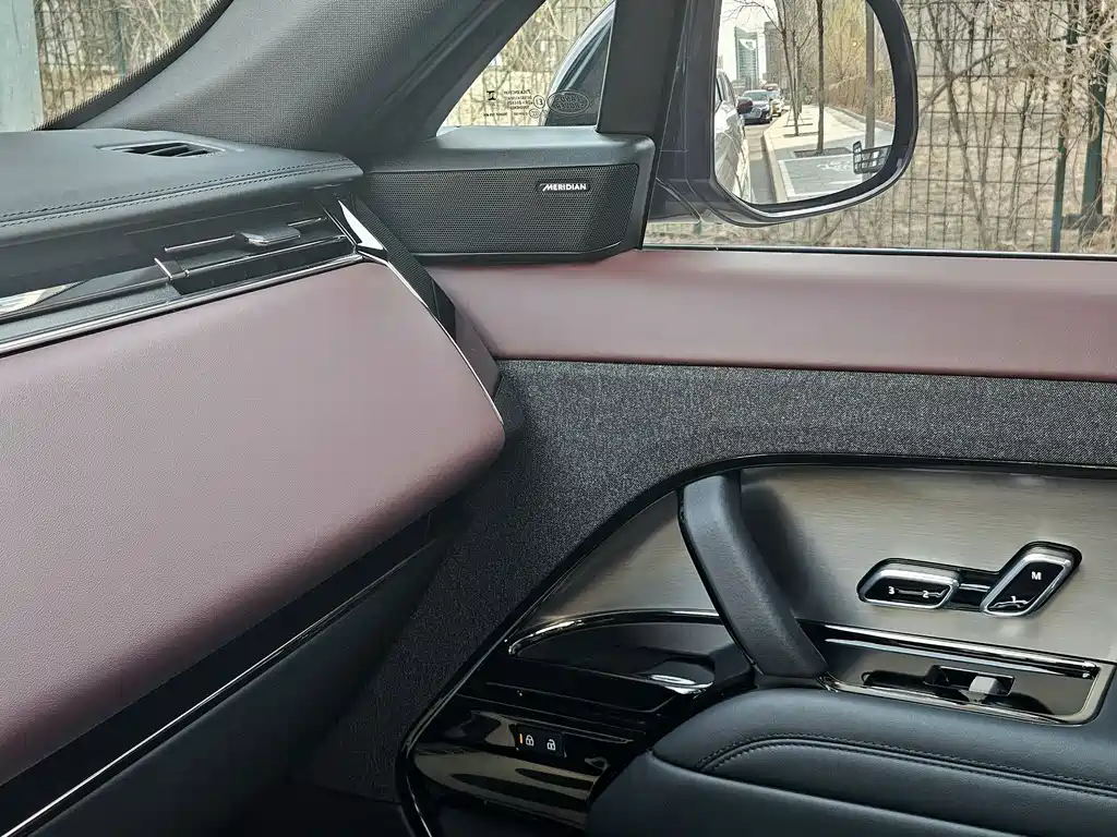 Range Rover Sport 2023 400PS Dynamic SE купить на сайте DeffCars