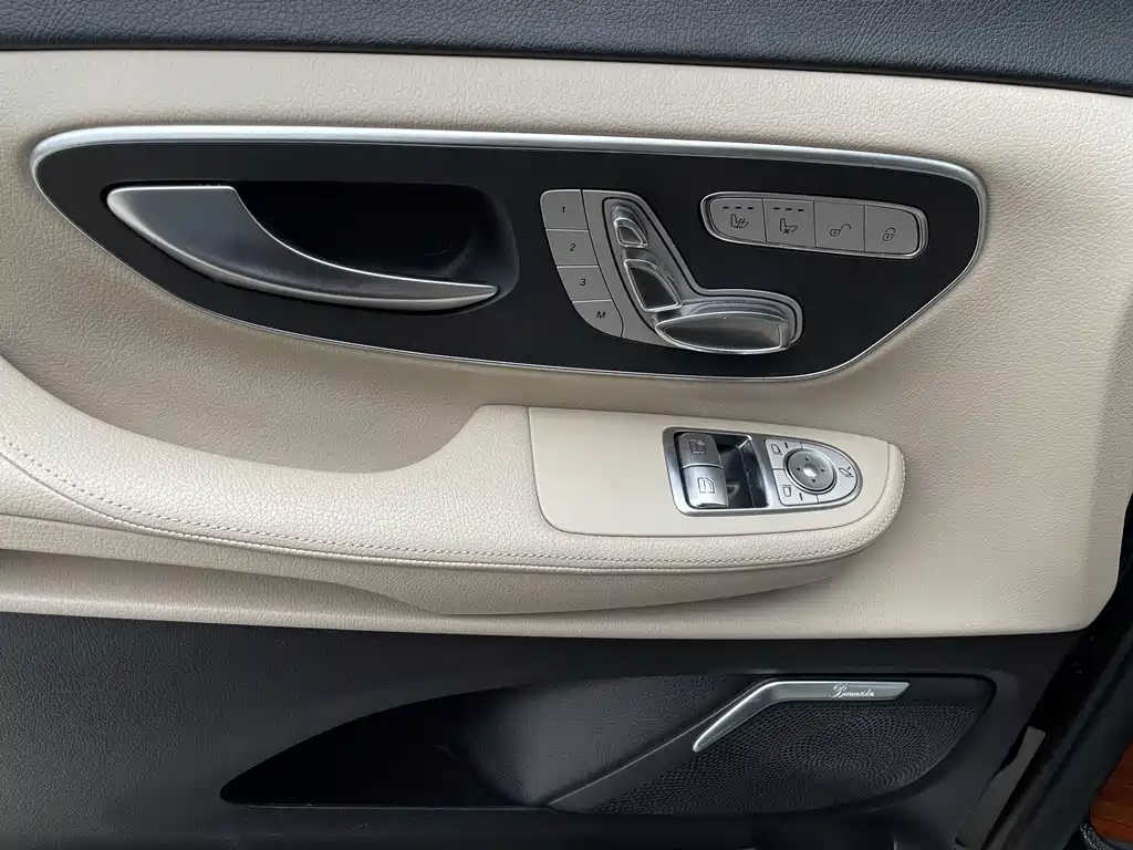 Mercedes-Benz V-Class 2018 V 260 L Premium Extended Edition National VI купить на сайте DeffCars