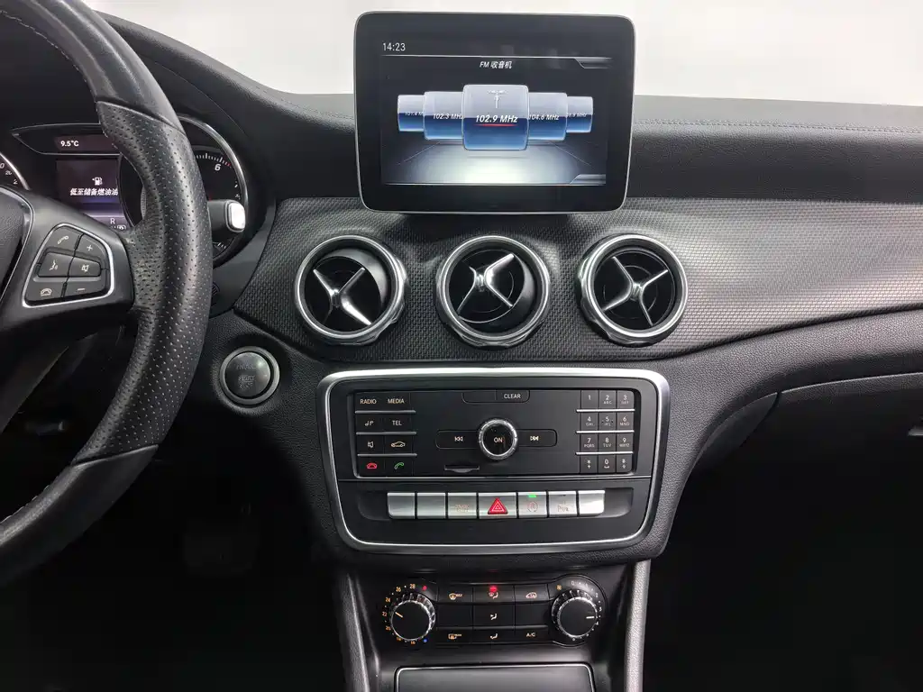Mercedes-Benz GLA 2018 GLA 200 Fashion Model купить на сайте DeffCars