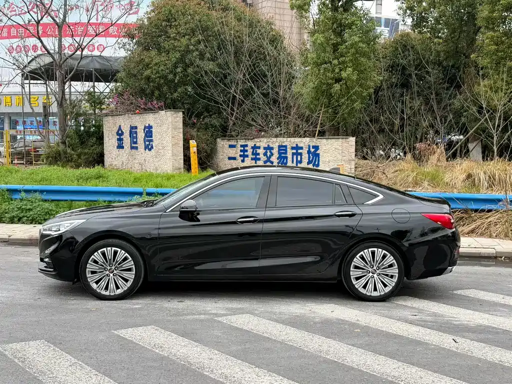 Hongqi H5 2022 classic model facelift 1.5T DCT flag rhyme version купить на сайте DeffCars