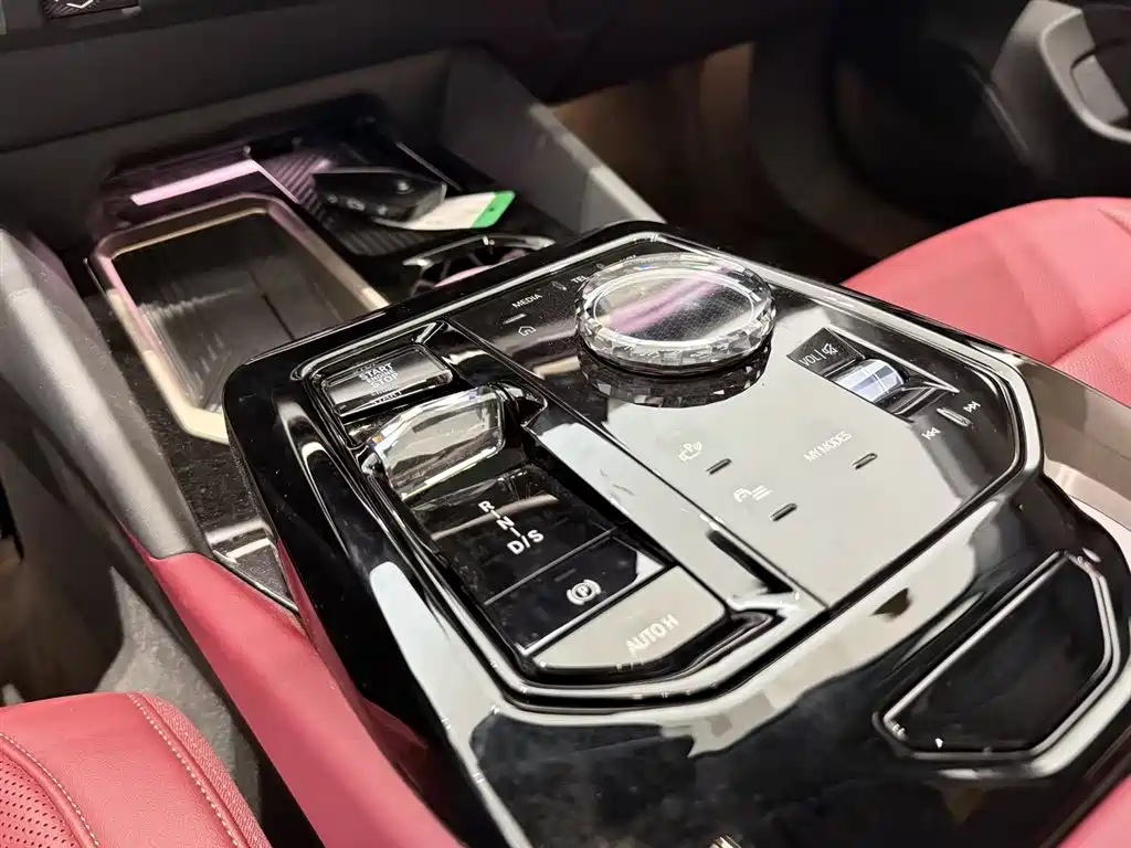 BMW 5 Series 2025 530Li Exclusive M Sports Package купить на сайте DeffCars