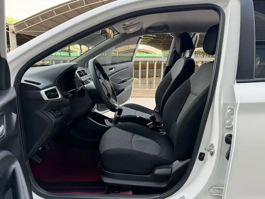 Rena 2017 1.4L Manual Glow Version National V купить на сайте DeffCars