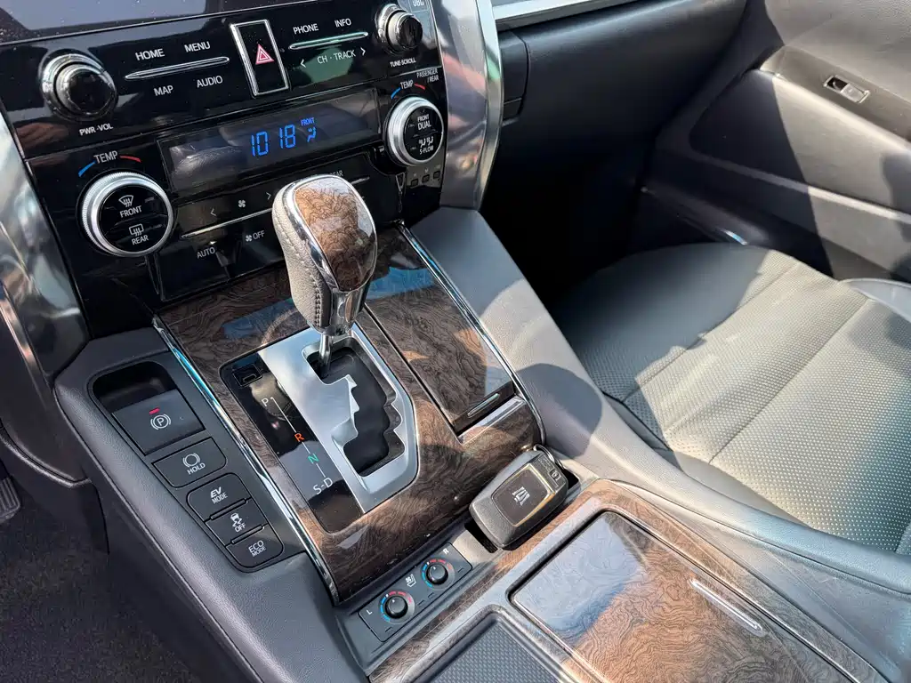 Wilfa 2023 Crown Dual Engine 2.5L HV Extreme Edition купить на сайте DeffCars