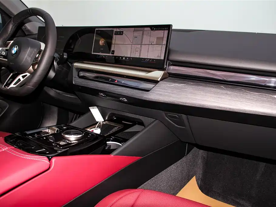 BMW 5 Series 2025 530Li Leading M Sports Package купить на сайте DeffCars
