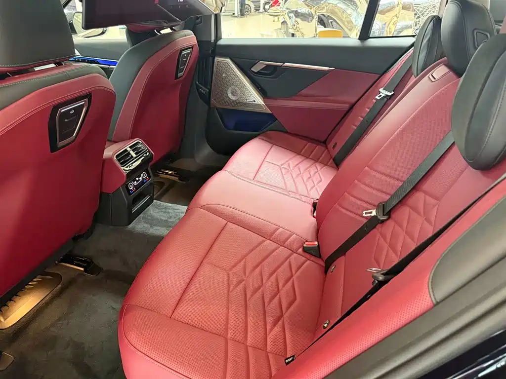 BMW 5 Series 2025 530Li Exclusive M Sports Package купить на сайте DeffCars
