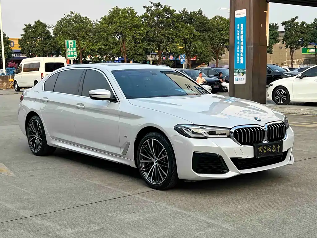 BMW 5 Series 2023 530Li Leading M Sports Package купить на сайте DeffCars