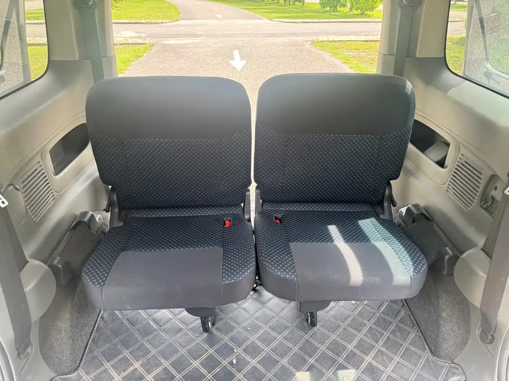 Nissan NV200 2011 model 1.6L 232 seats elegant type купить на сайте DeffCars
