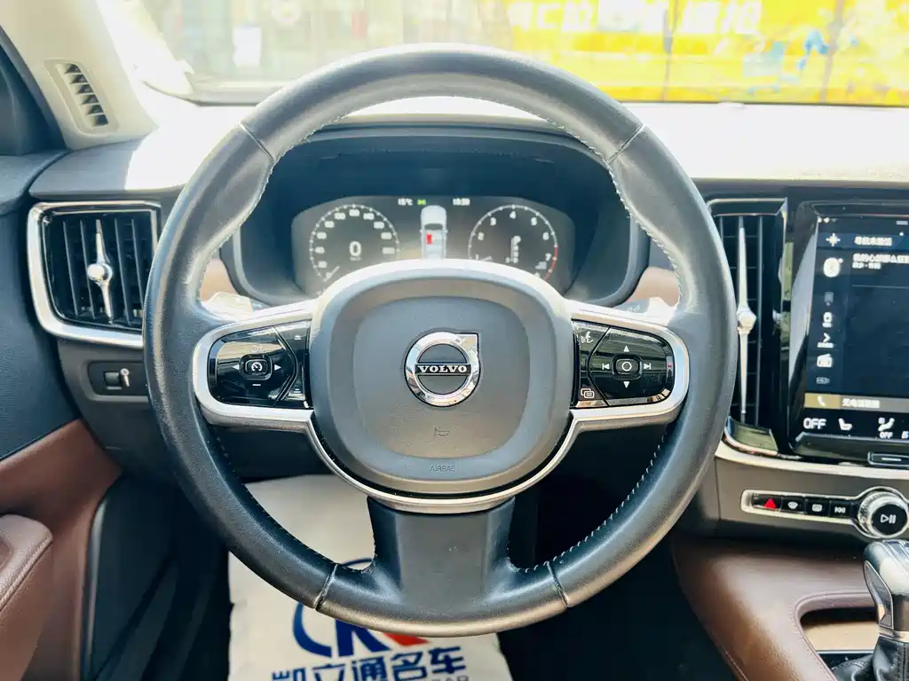 Volvo S90 2020 T5 Zhiyi Luxury Edition купить на сайте DeffCars