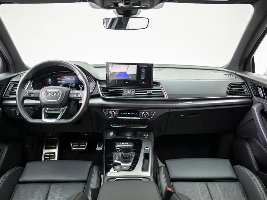 Audi Q5L 2025 45th Anniversary Collector's Edition 40 TFSI Luxurious and Dynamic купить на сайте DeffCars