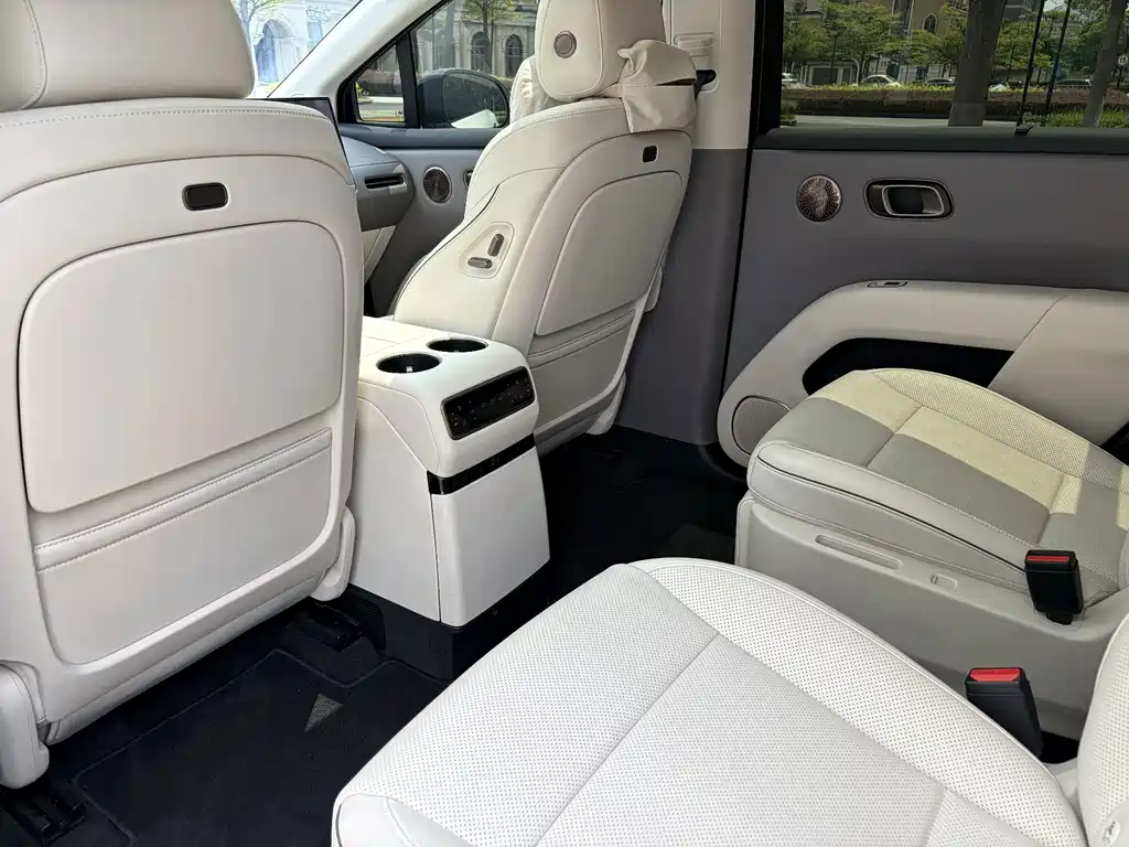 Ideal i8 2025 Standard Edition купить на сайте DeffCars