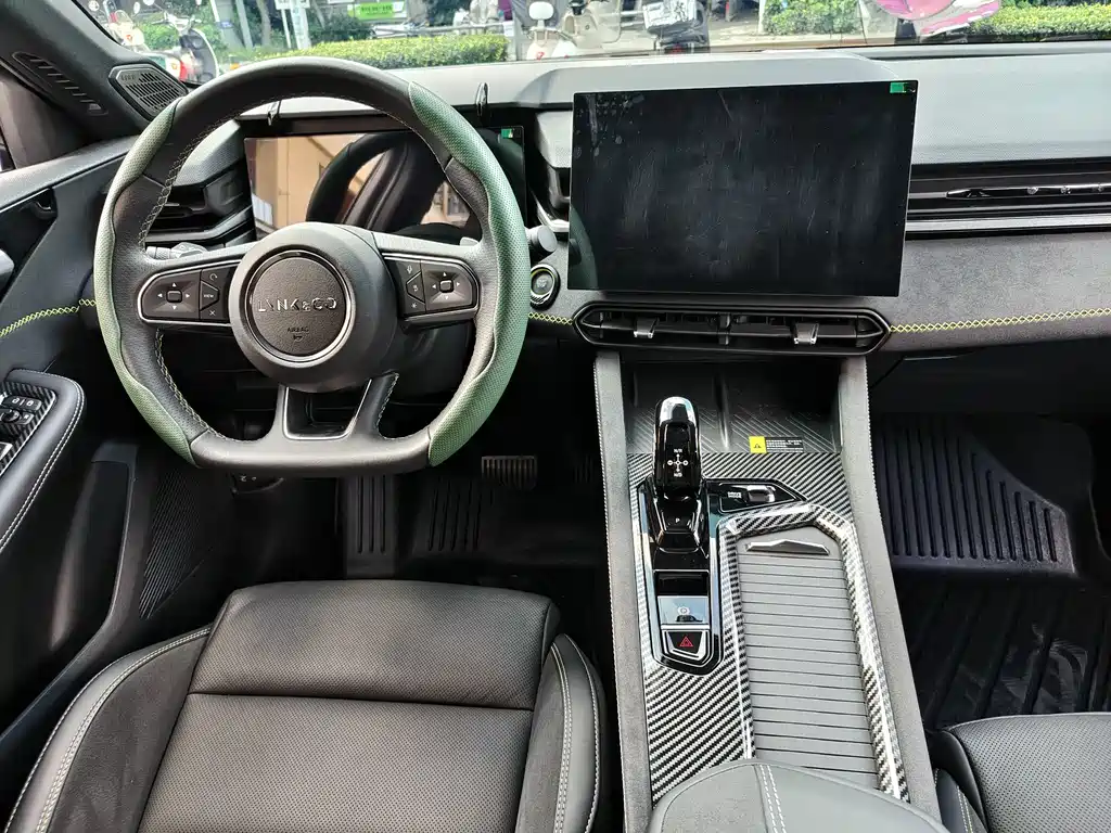 Lynk & Co 03 2023 1.5TD DCT Pro купить на сайте DeffCars