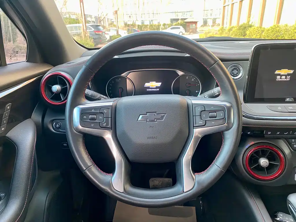 Trailblazer 2022 mild hybrid 650T RS Twin-Clutch four-wheel drive 7-seat engine version купить на сайте DeffCars