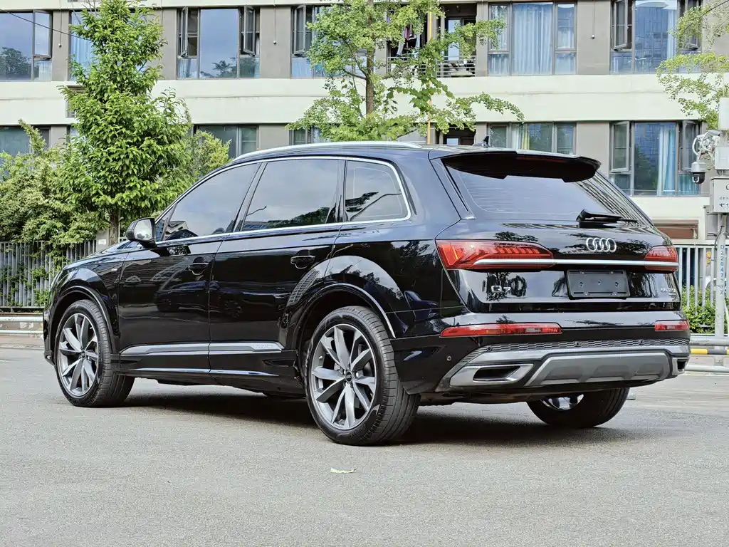 Audi Q7 2022 55 TFSI quattro S line sports купить на сайте DeffCars