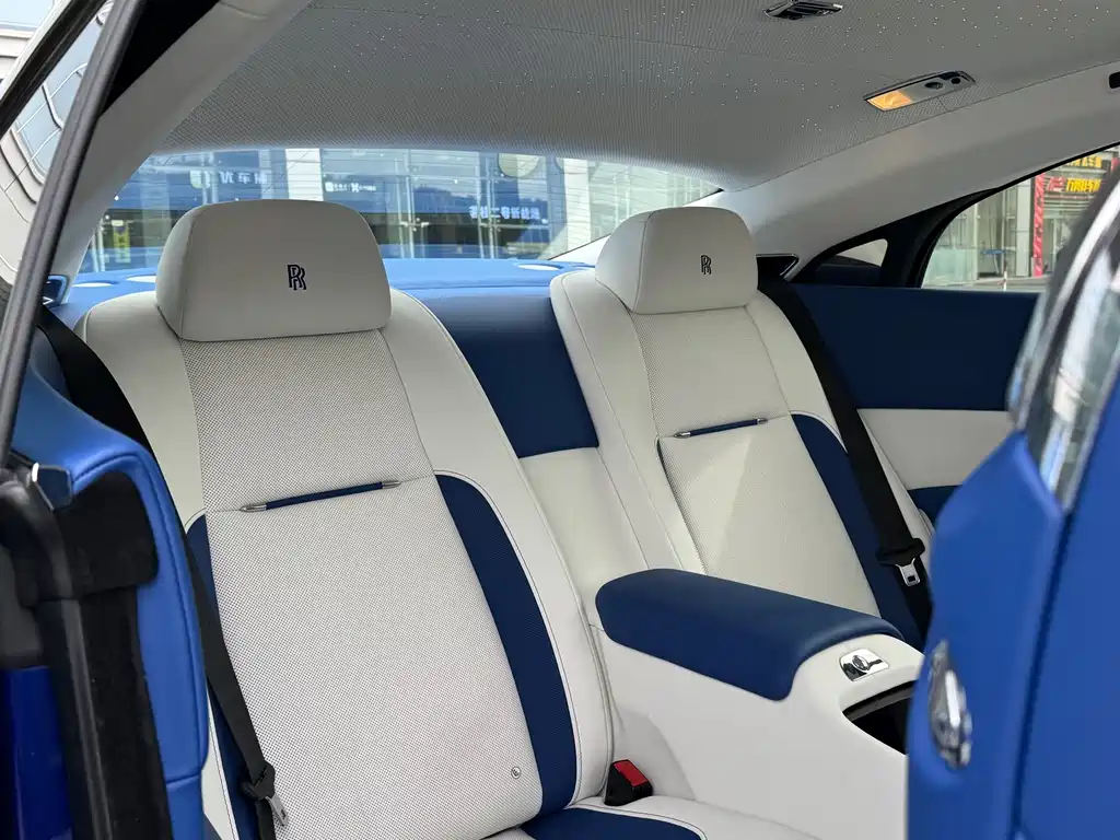 Phantom 2017 6.6T Black Badge Edition купить на сайте DeffCars