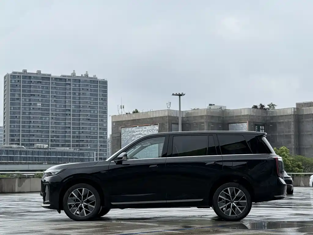 Trumpchi longs for S9 2025 model Qiankun Max 6 seats купить на сайте DeffCars
