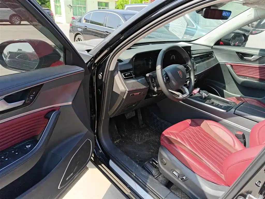 Hongqi HS5 2023 2.0T Qixiang Pro version купить на сайте DeffCars