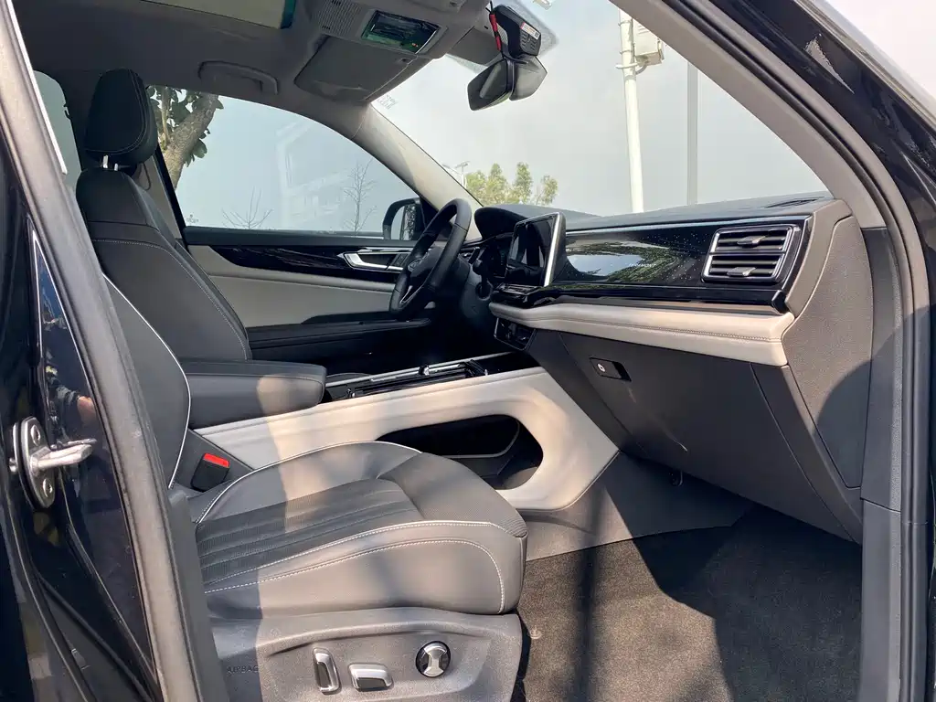 Touron 2022 330TSI two-wheel drive luxury version купить на сайте DeffCars