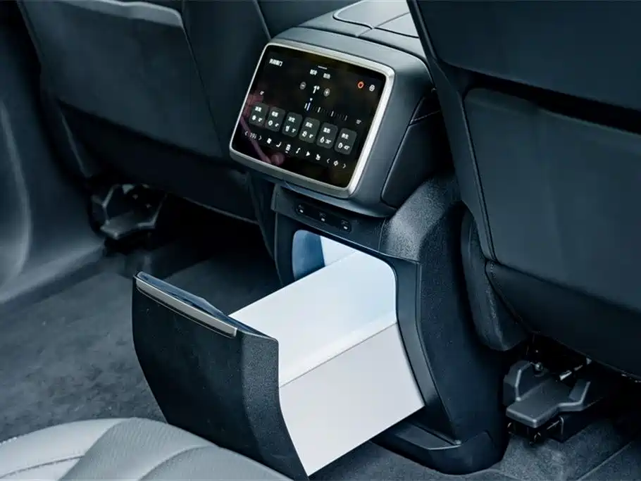 Ledo L90 2025 Ultra six-seater version купить на сайте DeffCars