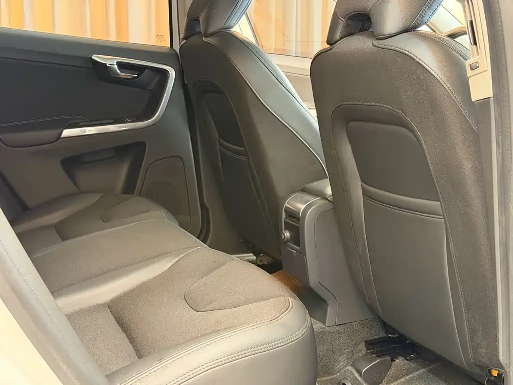 Volvo XC60 2016 T5 Smart Travel Edition купить на сайте DeffCars