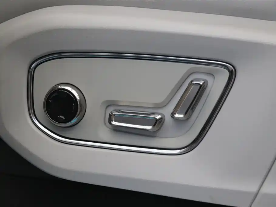 Volvo EM90 2025 Ultra six-seater купить на сайте DeffCars