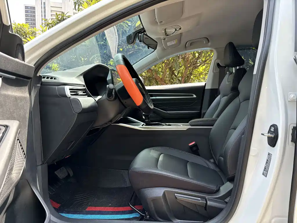 Emgrand 2025 4th Generation 1.5L CVT Dragon Edition купить на сайте DeffCars