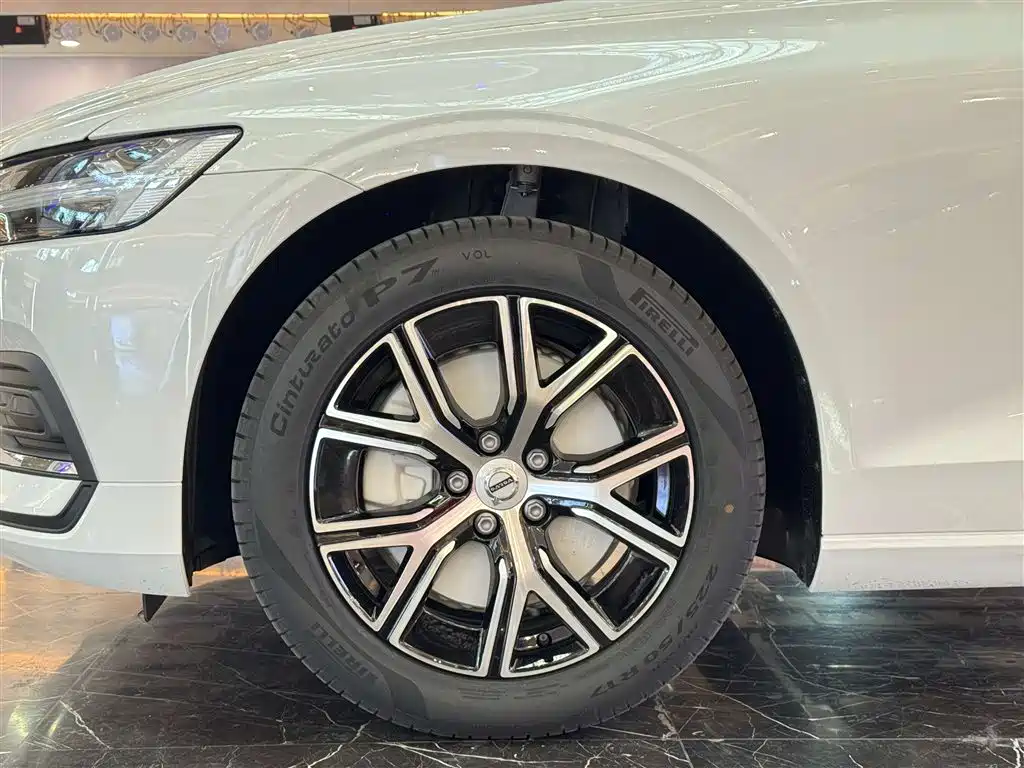 Volvo S60 2026 B4 Zhiyi Luxury Edition купить на сайте DeffCars