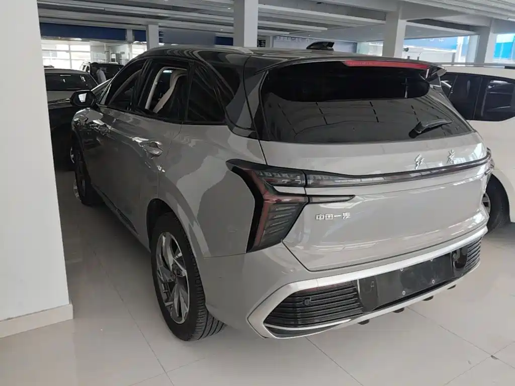 Hongqi HS3 2023 2.0T four-wheel drive promising version купить на сайте DeffCars