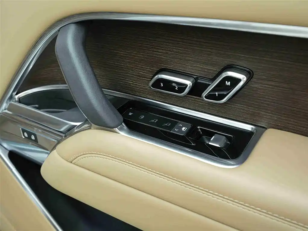 Range Rover 2023 3.0 L6 400PS Seven-seater Extended Edition купить на сайте DeffCars