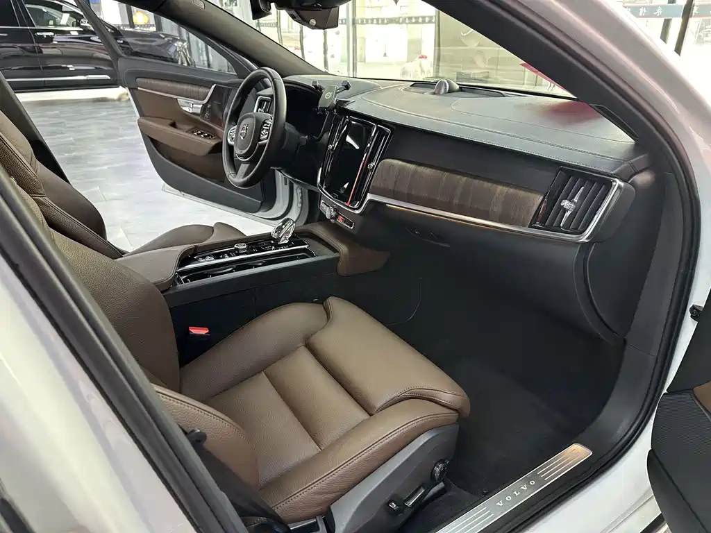 Volvo S90 2021 B5 Zhiyuan Luxury Edition купить на сайте DeffCars