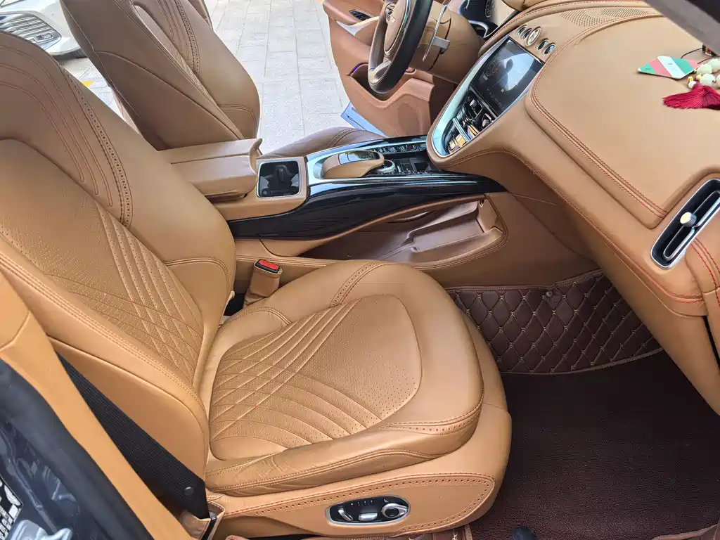 Aston Martin DBX 2022 4.0T V8 купить на сайте DeffCars