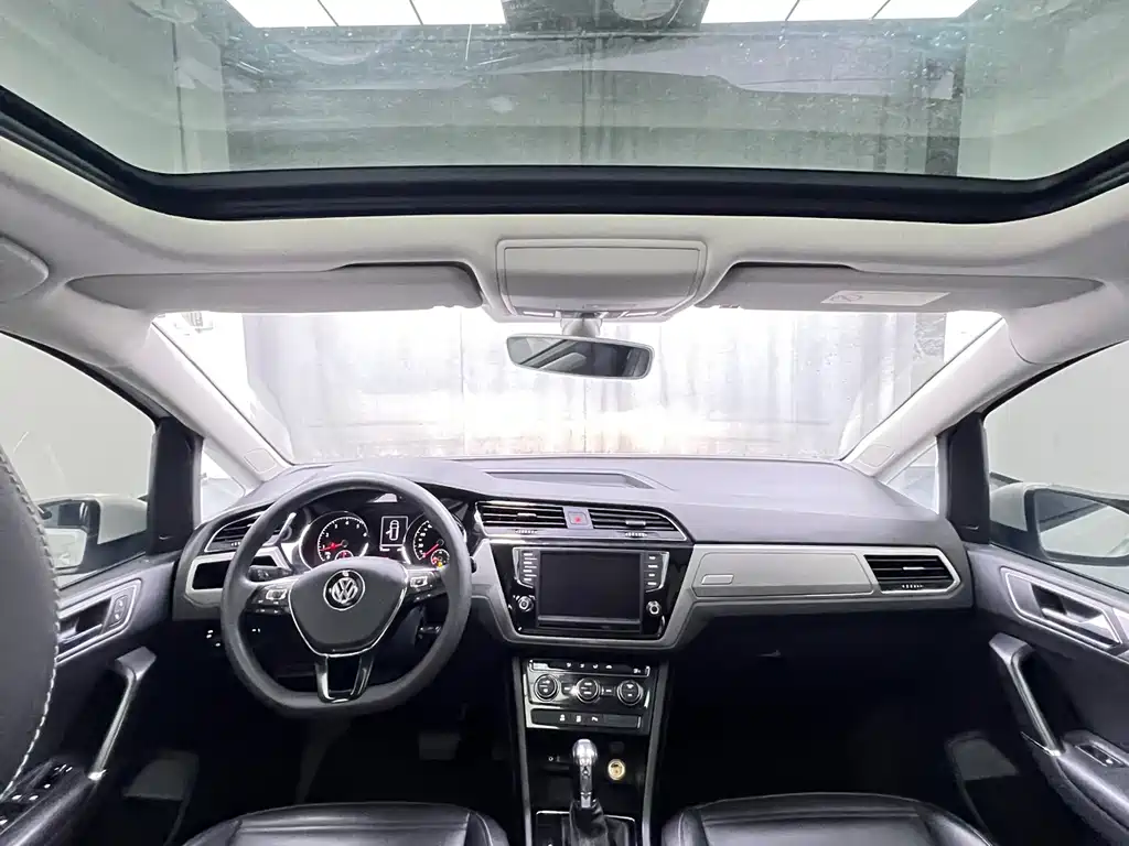 Touran 2018 Touran L 280TSI DSG Comfort Edition 7 seats National V купить на сайте DeffCars