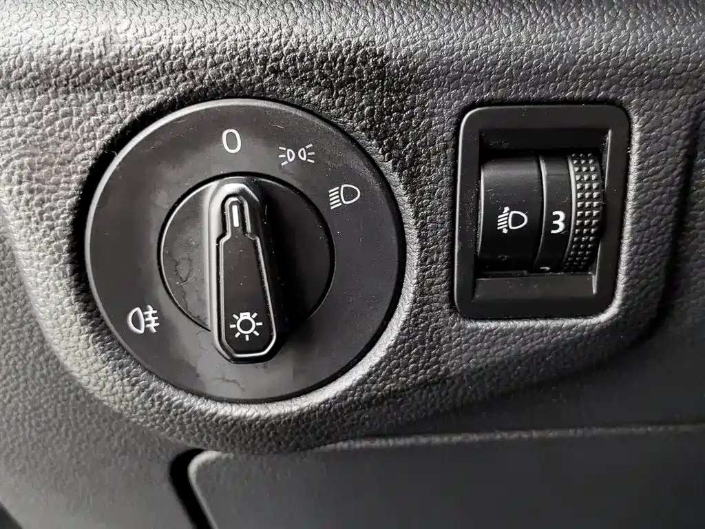 Bora 2021 1.5L manual fashion smart connected version купить на сайте DeffCars