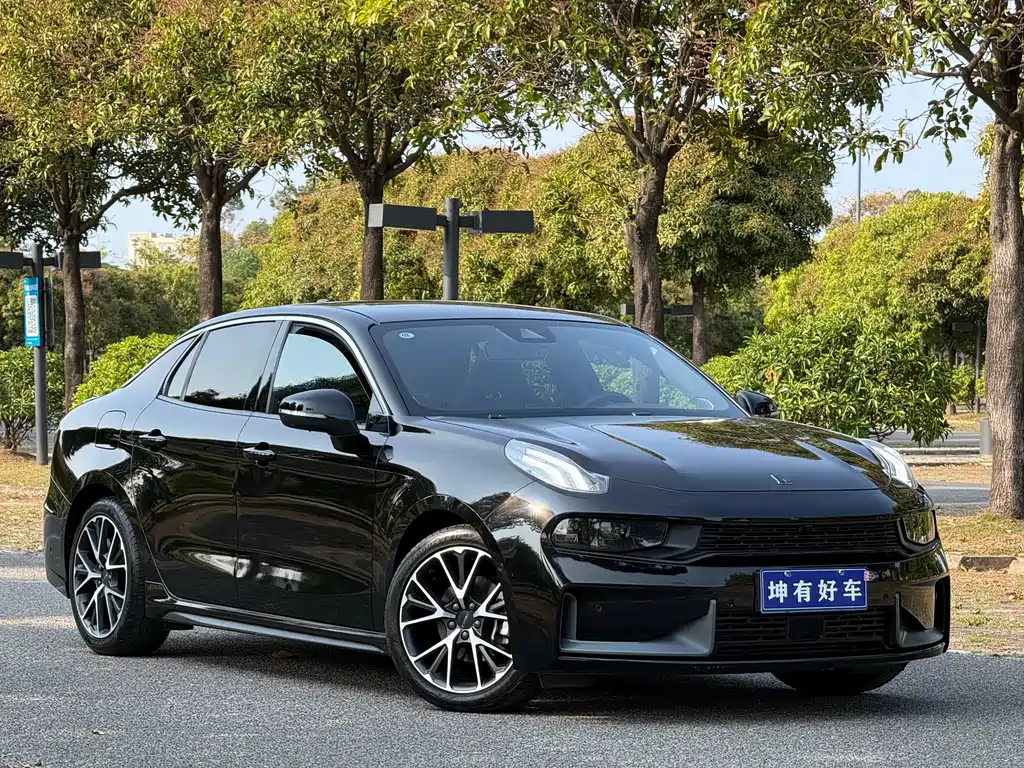 Lynk & Co 03 2022 1.5TD DCT Pro купить на сайте DeffCars