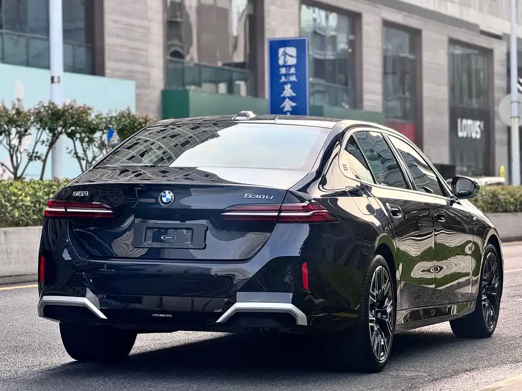 BMW 5 Series 2025 530Li Exclusive M Sports Package купить на сайте DeffCars