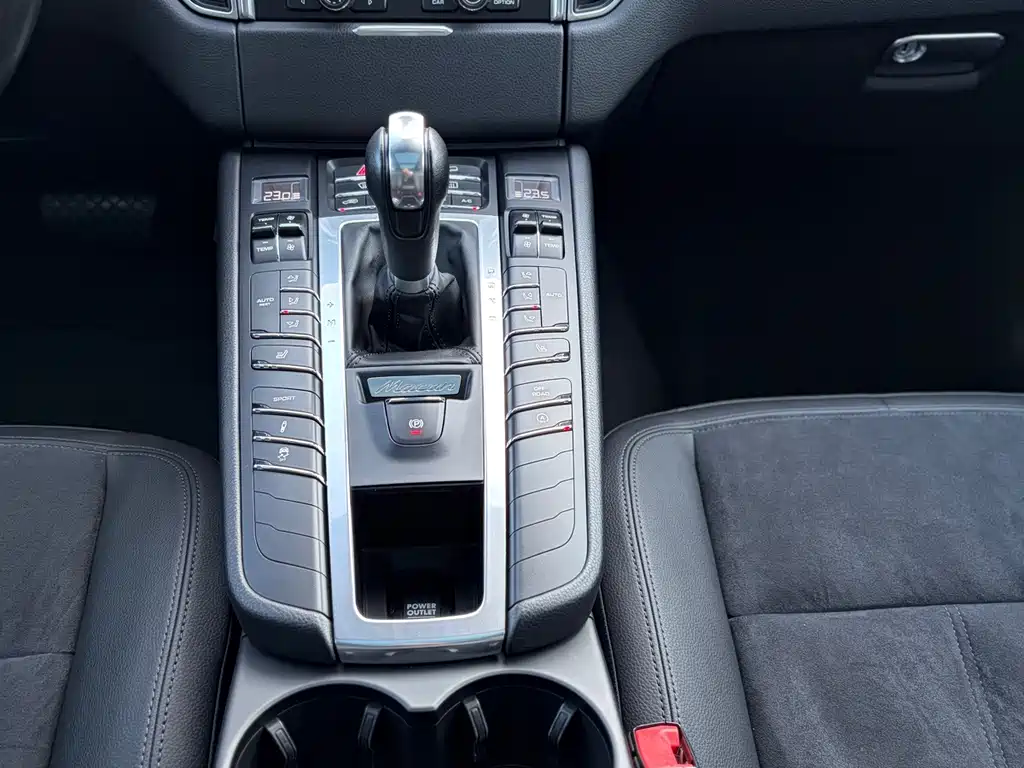 Macan 2016 Macan 2.0T купить на сайте DeffCars