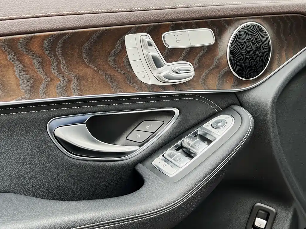 Mercedes-Benz GLC 2016 GLC 300 4MATIC Dynamic купить на сайте DeffCars