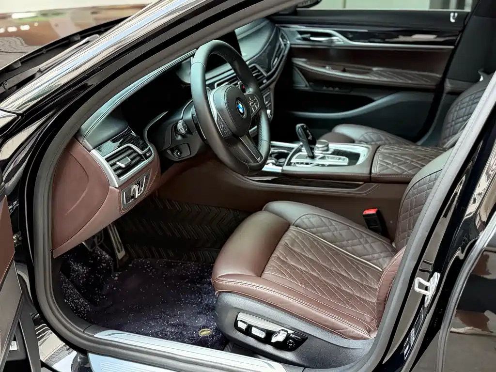 BMW 7 Series 2021 740Li Leading M Sports Package купить на сайте DeffCars