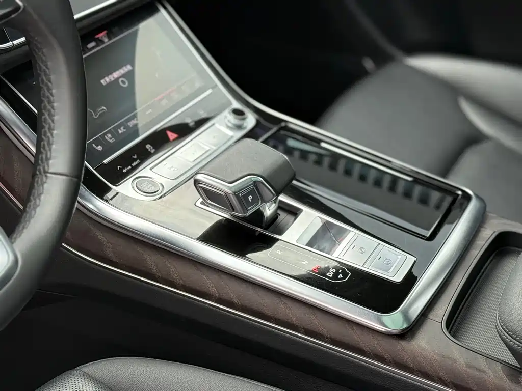 Audi Q8 2022 55 TFSI luxury and dynamic model купить на сайте DeffCars