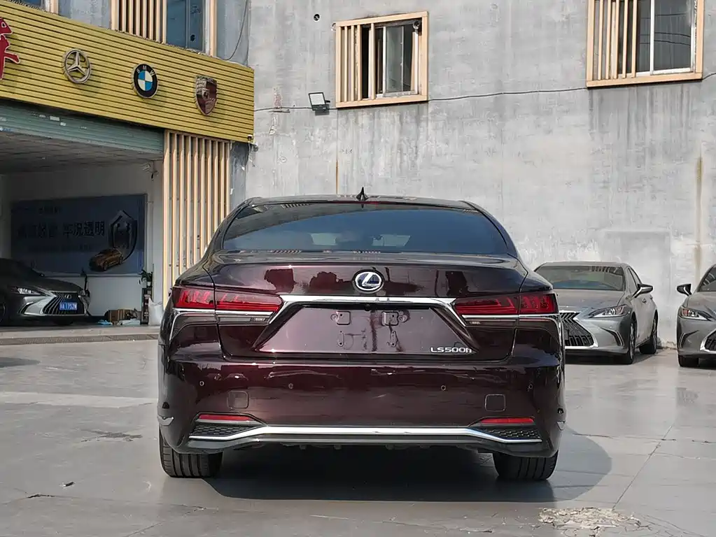 Lexus LS 2018 500h Deluxe Edition National V купить на сайте DeffCars