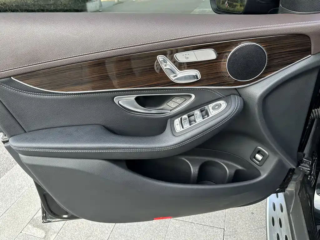 Mercedes-Benz GLC 2017 GLC 260 4MATIC luxury model купить на сайте DeffCars