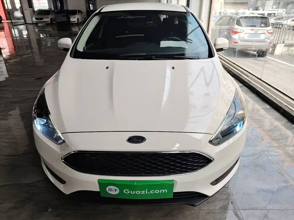 Focus 2017 hatchback 1.6L automatic comfort smart mobility version купить на сайте DeffCars