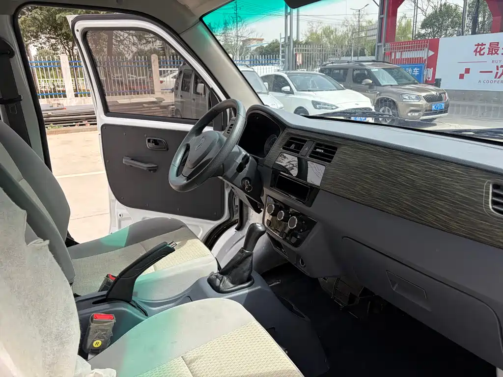 Hiace X30 2024 1.5L wealth van 2/5 seats front air-conditioning купить на сайте DeffCars