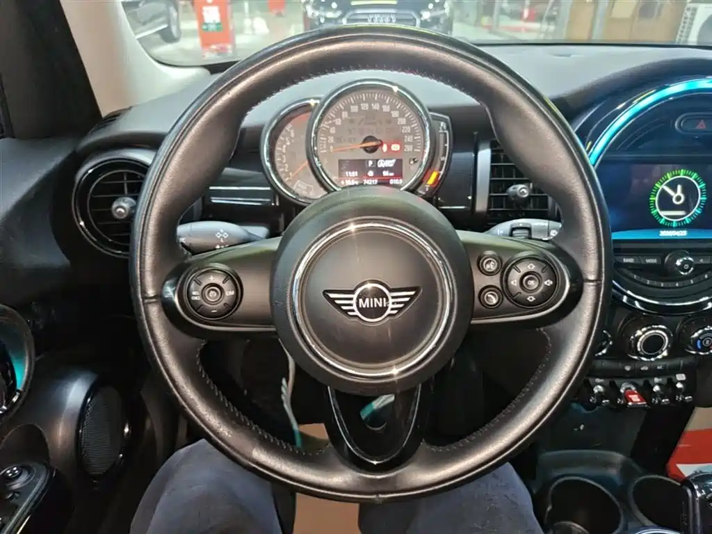 MINI 2018 1.5T COOPER Classic Five-Door Edition купить на сайте DeffCars