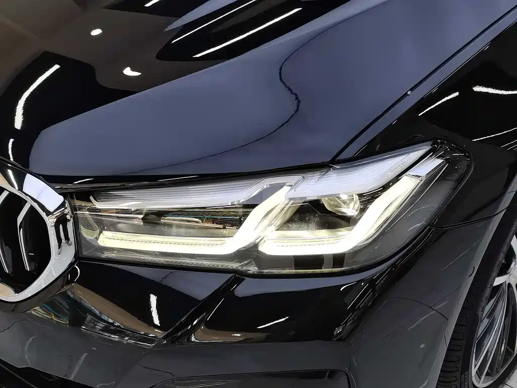 BMW 5 Series 2022 530Li Leading M Sports Package купить на сайте DeffCars