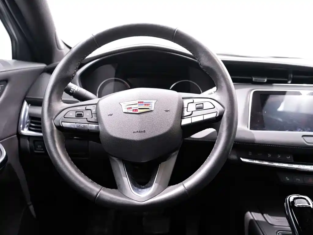 Cadillac XT4 2023 28T two-wheel drive luxury model купить на сайте DeffCars