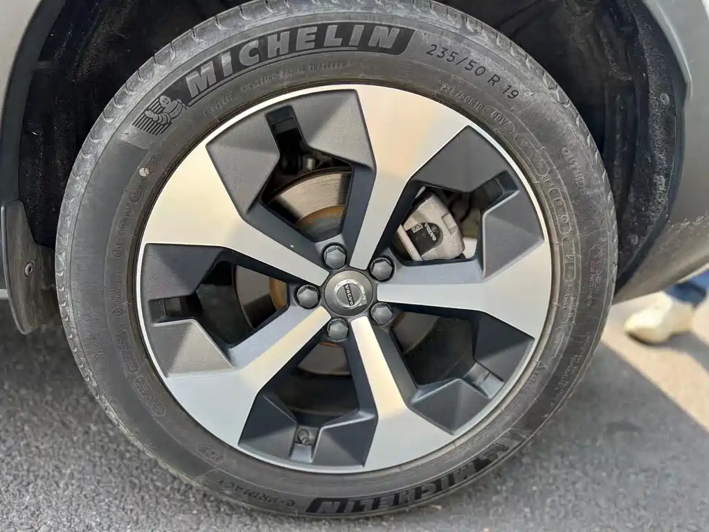 Volvo XC40 2025 B4 four-wheel drive Zhiyuan luxury version купить на сайте DeffCars
