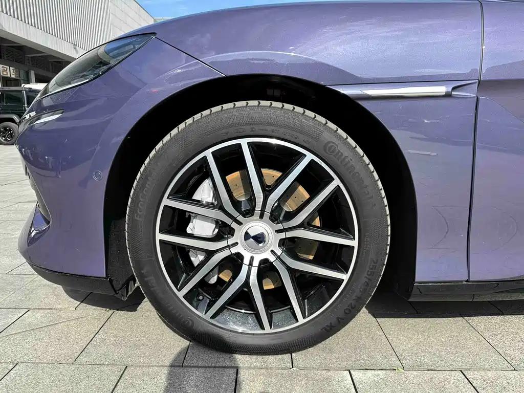 Denza Z9 2024 1100km four-wheel drive Max version купить на сайте DeffCars