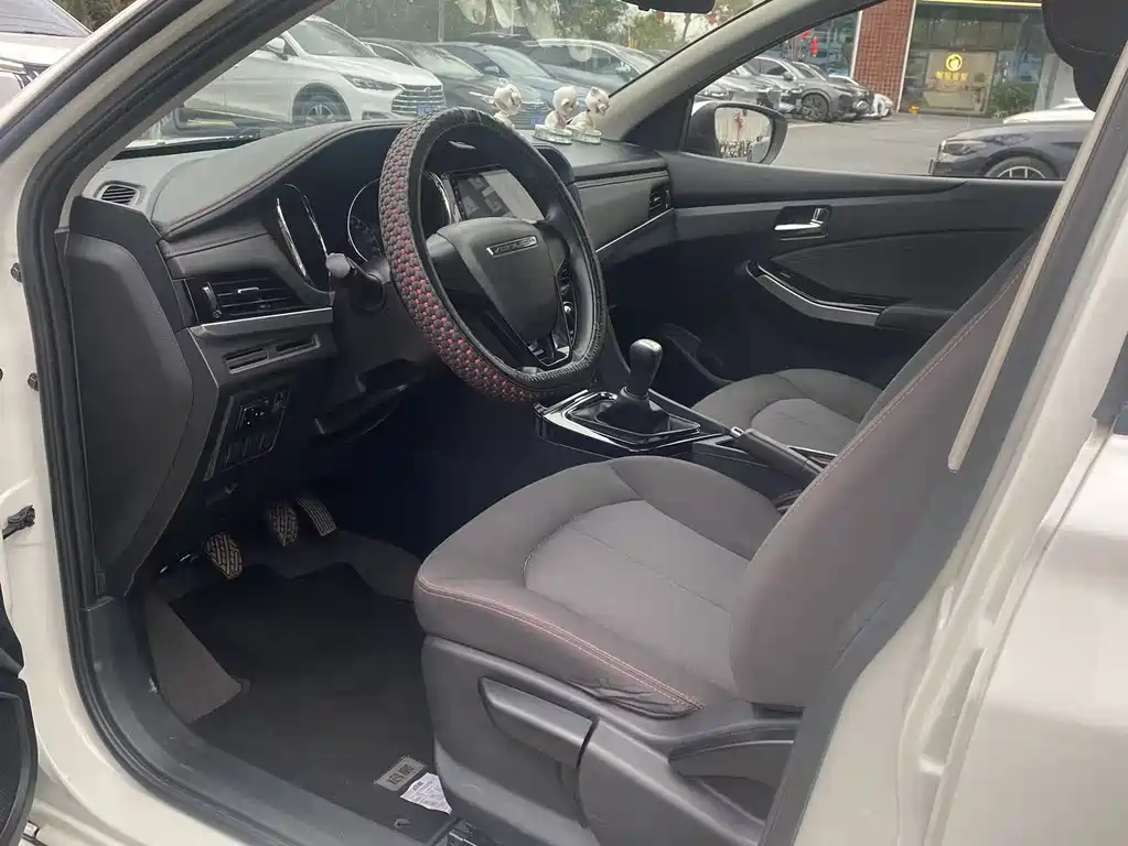 Venucia T70 2019 1.6L manual classic version купить на сайте DeffCars