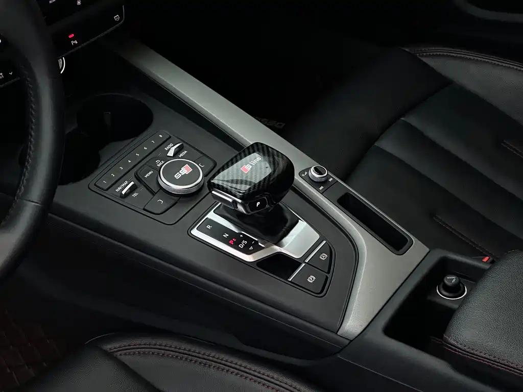 Audi A4L 2018 30th Anniversary Model 40 TFSI Enterprising купить на сайте DeffCars