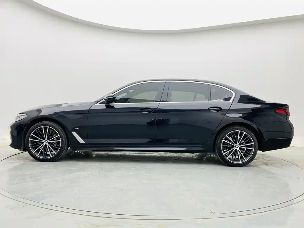 BMW 5 Series 2023 530Li Leading M Sports Package купить на сайте DeffCars